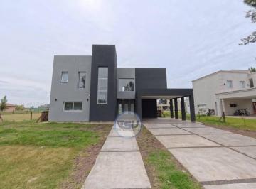 Casa · 165m² · 4 Ambientes · 2 Cocheras · Venta Casa 4 Ambientes Principado Ciudad Nautica