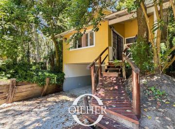 Casa de 4 ambientes, Mar Azul · Venta Casa 3 Dorm. Mar Azul con Cochera! Hermosa Zona!