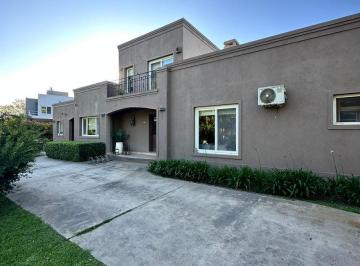 Casa · 212m² · 6 Ambientes · 4 Cocheras · Excelente Casa en Venta 3 Habitaciones en Arroyo Dulce, Luján