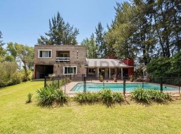 Casa · 252m² · 5 Ambientes · 2 Cocheras · Casa en Venta en Barrio El Rodeo