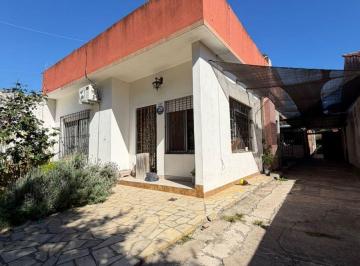 Casa de 6 ambientes, Lomas de Zamora · Dos Viviendas de 3 Ambientes / Financia Propietario/ Consulte
