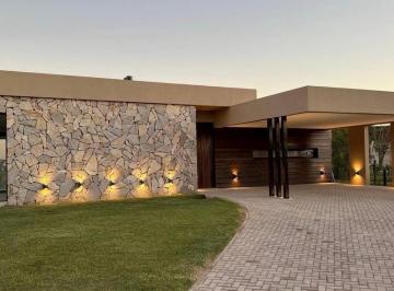 Casa · 170m² · 5 Ambientes · Casa 3 Dorm - Vida Barrio Cerrado