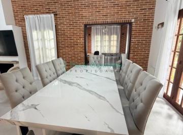 Casa de 5 ambientes, Pinamar · Alquilo Casa con Pileta en Pinamar Zona Centro Pinguinos 399
