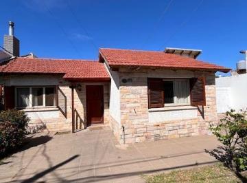 Casa · 449m² · 7 Ambientes · 1 Cochera · Casa en Bahia Blanca