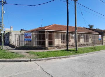 Casa de 4 ambientes, Morón · Casa Quinta de 4 Amb. con Pileta, Parrilla y Depto de 3 Amb. Incluido