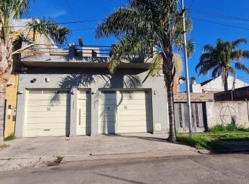 Casa · 4 Ambientes · 1 Cochera · Casa en Lanús Este