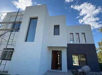 Casa · 177m² · 5 Ambientes · 2 Cocheras · Casa en Venta a Estrenar en Santa Sofia, Pilar del Este