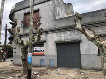 PH de 2 ambientes, Quilmes · Casa PH Al Frente Para Uso Comercial o Profesional. Ideal Depósito