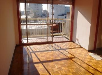 Edificio de 2 ambientes, Mataderos · Alquiler Departamento 2 Ambientes con Balcon Al Frente en Mataderos.