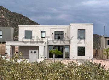 Casa · 226m² · 3 Dormitorios · 2 Cocheras · Century 21 Lucio Barroso Vende