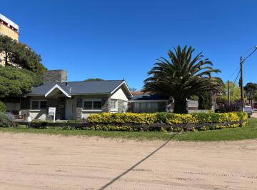 Casa · 105m² · 2 Dormitorios · 1 Cochera · Venta Chalet a 1 Cuadra de La Playa! Gas Natural!