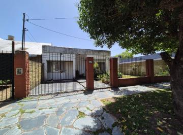 Casa de 4 ambientes, Almirante Brown · Casa Desarrollada en Planta Baja, a 600 m de Estacion de Trenes Rafael Clazada y Centro Comercial.