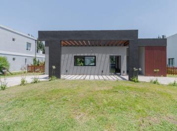 Casa de 4 ambientes, Presidente Perón · Excelente Casa 5 Amb a Estrenar - Lote 800 m² - Galeria y Piscina