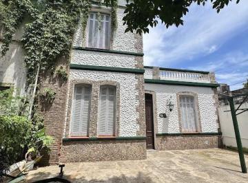 Casa · 230m² · 7 Ambientes · 3 Cocheras · Casa en Venta de 3 Dorm. en Arroyito