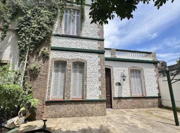 Casa · 230m² · 7 Ambientes · 3 Cocheras · Casa en Venta de 3 Dorm. en Arroyito