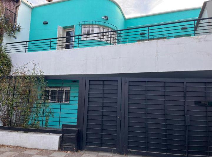 Casa · 380m² · 6 Ambientes · 1 Cochera
