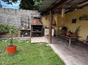 Casa · 144m² · 5 Ambientes · 1 Cochera · Monte Grande, Casa 5amb con Local en Zona Comercial, 298 m²