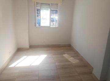 PH · 56m² · 3 Ambientes · PH 3 Ambientes con Entrada Independiente – Totalmente Refaccionado a Nuevo – Parque Avellaneda, Caba