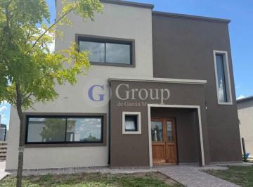 Casa · 221m² · 6 Ambientes · 2 Cocheras · Casa en Venta en San Pablo, Pilar, G. B. a. Zona Norte