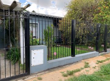 Casa · 104m² · 4 Ambientes · Casa en Venta de 3 Dorm. - Apto Crédito