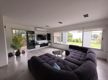 Casa · 253m² · 5 Ambientes · 2 Cocheras · Casa en Hudson