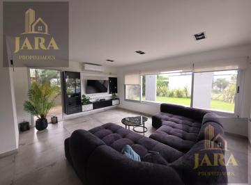 Casa · 253m² · 5 Ambientes · 2 Cocheras · Casa en Hudson