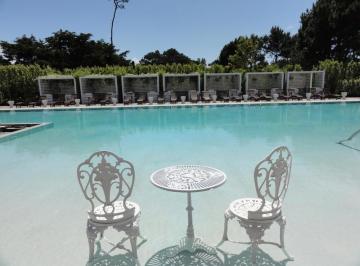 pileta exterior · Venta Departamento en Torre Yoo Punta de Este Playa Brava Roosvelt Parada 8