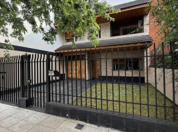 PH de 5 ambientes, Villa Devoto · Excelente PH 5 Ambientes + 2 Cocheras + Jardin + Patio Impecable Estado. Totalmente Reciclado