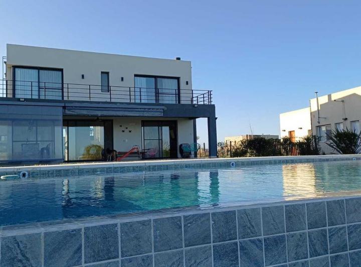 Casa · 170m² · 5 Ambientes · 6 Cocheras