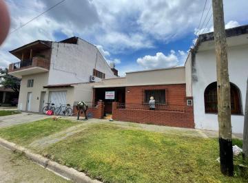 PH de 3 ambientes, Morón · En Venta - PH Al Frente Independiente 3 Amb Cochera. El Palomar.