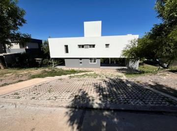 Casa · 260m² · 6 Ambientes · 1 Cochera · Casa en Venta Estancia Q2 Mendiolaza Córdoba Tres Dorm. Patio Plano