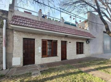Casa · 101m² · 3 Ambientes · Venta - Casa - 2 Dorm. - Pileta y Quincho - Navarro 6700 - Zona Oeste - Rosario