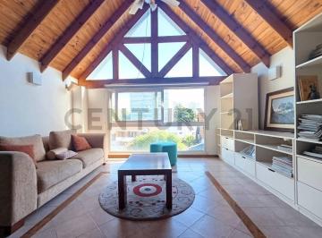 Casa · 330m² · 6 Ambientes · 1 Cochera · Venta Casa de Tres Pisos con Piscina en Barrio Parque Los Intendentes, Villa Martelli