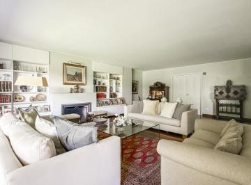 Casa · 475m² · 8 Ambientes · 4 Cocheras · Casa en Venta Martinez con Cancha de Paddle - Excelente Ubicación!