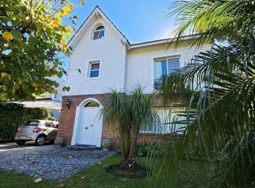 Casa · 195m² · 5 Ambientes · 4 Cocheras · B° Cerrado Isla del Sol Tres Plantas 3 Dorm. y Playroom