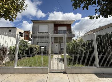 Casa · 170m² · 4 Ambientes · Casa 4 Ambientes con Patio Para Dos Familias en Venta en Wilde Avellaneda
