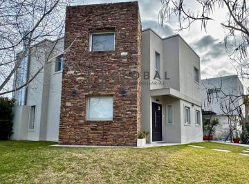 Casa · 220m² · 6 Ambientes · 2 Cocheras · Casa en Venta, Los Alisos, Nordelta
