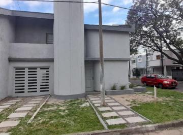 Casa de 8 ambientes, Córdoba · Vendo Casa Esquina 3 Dorm C/cochera y Patio Cerro Chico. Apto Credito Nacion