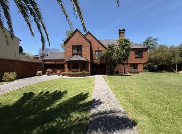 Casa · 337m² · 6 Ambientes · 1 Cochera · Casa en Venta en Ubicada en Muñiz