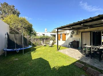 Casa · 64m² · 4 Ambientes · 2 Cocheras · Casa a La Venta 3 Dorm. Jardin Verde en Tierra Nueva