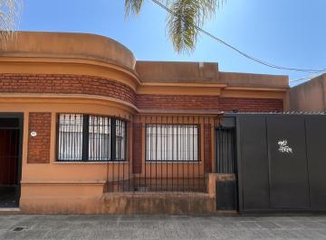 Casa · 243m² · 4 Ambientes · 2 Cocheras · Casa 3 Dorm. en Venta en Ituzaingo