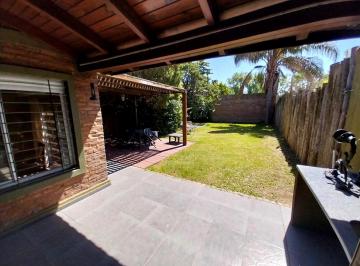 Casa · 300m² · 1 Dormitorio · 2 Cocheras · Casa en Funes, Barrio Los Solares, Lote 300 m², Financiacion.