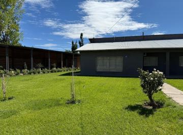 Casa · 344m² · Casa Amueblada en Plottier