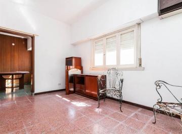 Casa · 132m² · 3 Ambientes · 1 Cochera · Casa de 3 Amb con Local y Cochera - Lanús