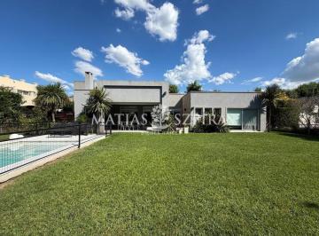 Casa · 203m² · 5 Ambientes · 2 Cocheras · Casa en Venta en San Patricio