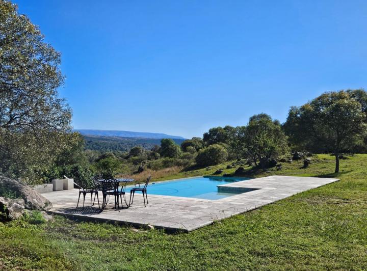 Casa · 414m² · 3 Dormitorios · 2 Cocheras