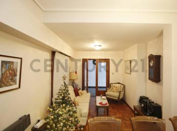 Casa · 141m² · 4 Ambientes · 1 Cochera · Casa en Venta en La Plata de 3 Dorm. en Barrio Norte