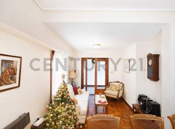 Casa · 141m² · 4 Ambientes · 1 Cochera · Casa en Venta en La Plata de 3 Dorm. en Barrio Norte