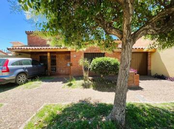 PH · 138m² · 4 Ambientes · 2 Cocheras · PH en Venta en Ramos Mejia