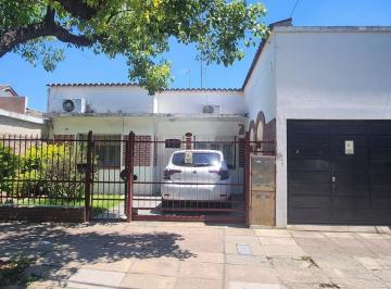 Casa · 218m² · 6 Ambientes · 3 Cocheras · Casa en Venta en Boulogne, San Isidro, G. B. a. Zona Norte